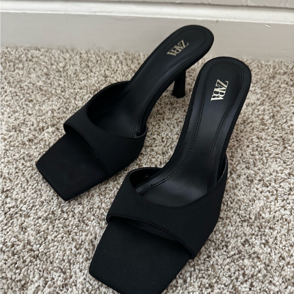 ZARA SQUARE TOE HEELED SANDALS